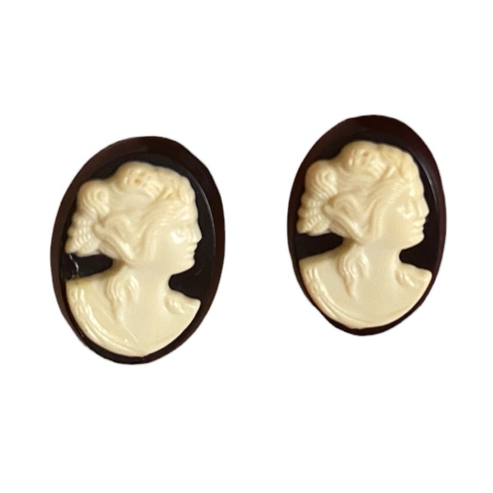 Vintage 40s 50s Black Cream Cameo Screw Back Earrings  Victorian Goth Coquette